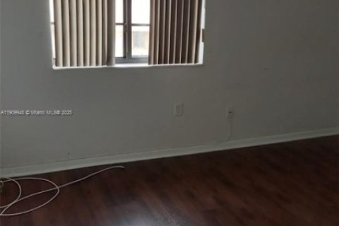 Touwnhouse à louer à Miami, Floride: 2 chambres, 76.46 m2 № 1966361 - photo 13