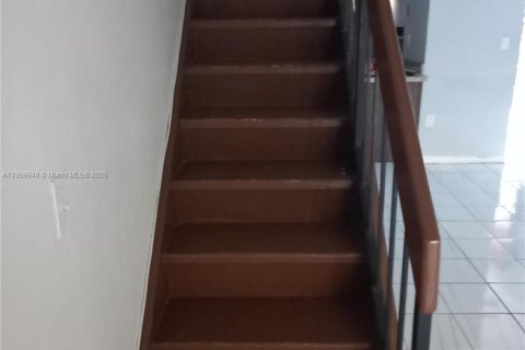 Touwnhouse à louer à Miami, Floride: 2 chambres, 76.46 m2 № 1966361 - photo 11