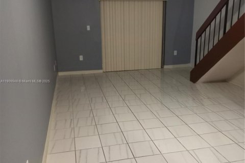 Touwnhouse à louer à Miami, Floride: 2 chambres, 76.46 m2 № 1966361 - photo 2