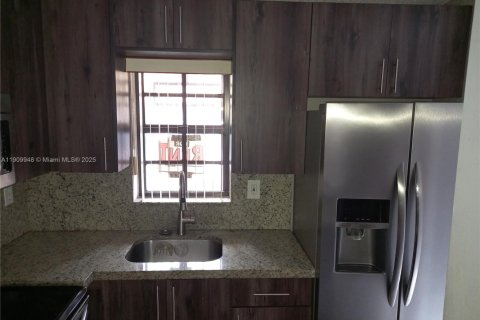 Touwnhouse à louer à Miami, Floride: 2 chambres, 76.46 m2 № 1966361 - photo 8