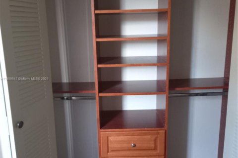 Touwnhouse à louer à Miami, Floride: 2 chambres, 76.46 m2 № 1966361 - photo 14