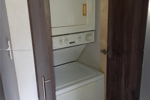 Touwnhouse à louer à Miami, Floride: 2 chambres, 76.46 m2 № 1966361 - photo 10