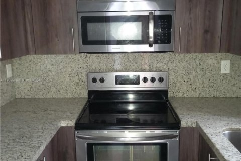 Touwnhouse à louer à Miami, Floride: 2 chambres, 76.46 m2 № 1966361 - photo 4