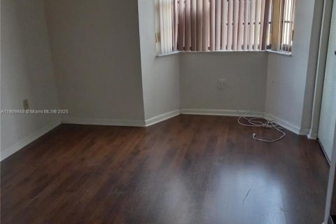 Touwnhouse à louer à Miami, Floride: 2 chambres, 76.46 m2 № 1966361 - photo 12