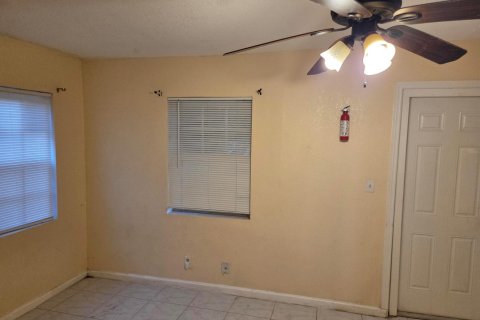 Villa ou maison à louer à North Lauderdale, Floride: 4 chambres, 155.15 m2 № 2432566 - photo 18