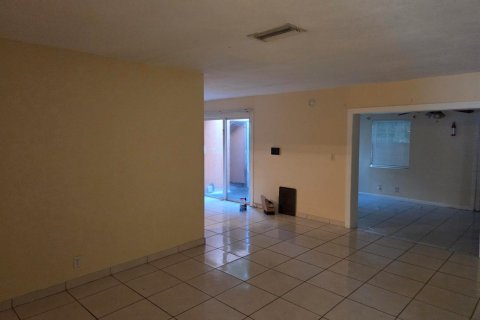 Villa ou maison à louer à North Lauderdale, Floride: 4 chambres, 155.15 m2 № 2432566 - photo 26