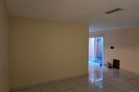 Villa ou maison à louer à North Lauderdale, Floride: 4 chambres, 155.15 m2 № 2432566 - photo 25