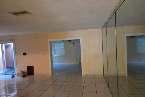 Villa ou maison à louer à North Lauderdale, Floride: 4 chambres, 155.15 m2 № 2432566 - photo 24