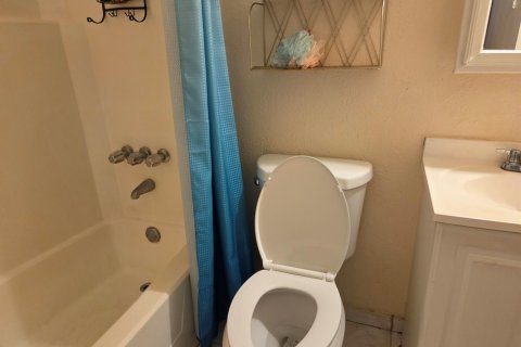 Villa ou maison à louer à North Lauderdale, Floride: 4 chambres, 155.15 m2 № 2432566 - photo 8