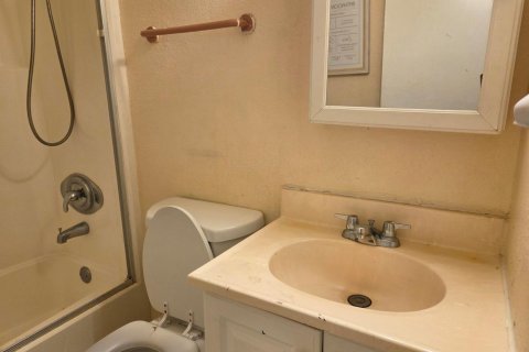 Villa ou maison à louer à North Lauderdale, Floride: 4 chambres, 155.15 m2 № 2432566 - photo 22
