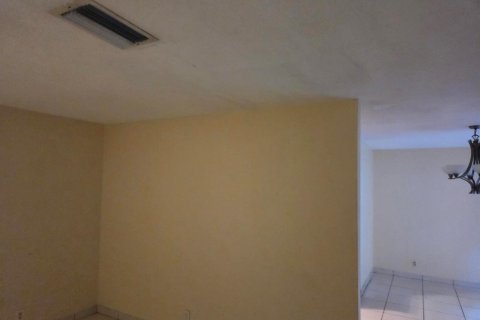Villa ou maison à louer à North Lauderdale, Floride: 4 chambres, 155.15 m2 № 2432566 - photo 17