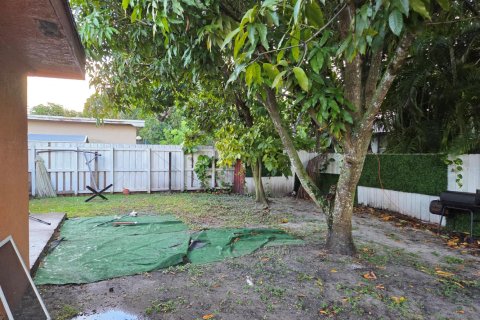 Villa ou maison à louer à North Lauderdale, Floride: 4 chambres, 155.15 m2 № 2432566 - photo 13