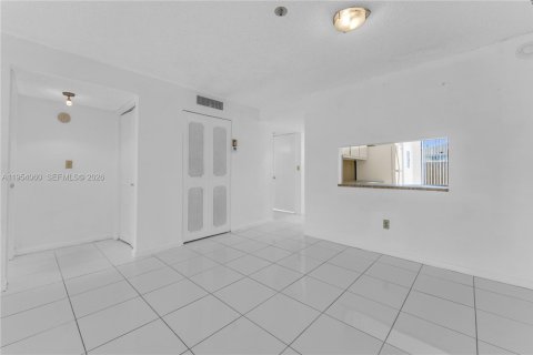 Copropriété à vendre à Miami Gardens, Floride: 2 chambres, 109.62 m2 № 2042100 - photo 6