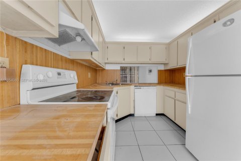 Copropriété à vendre à Miami Gardens, Floride: 2 chambres, 109.62 m2 № 2042100 - photo 11