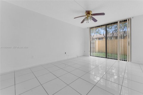 Copropriété à vendre à Miami Gardens, Floride: 2 chambres, 109.62 m2 № 2042100 - photo 24