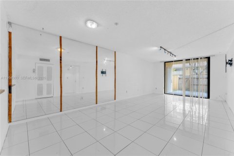 Copropriété à vendre à Miami Gardens, Floride: 2 chambres, 109.62 m2 № 2042100 - photo 9