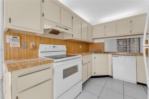 Copropriété à vendre à Miami Gardens, Floride: 2 chambres, 109.62 m2 № 2042100 - photo 15