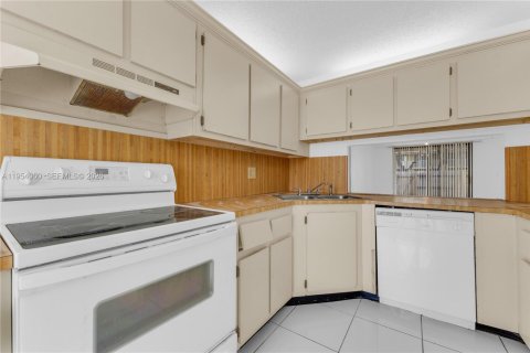 Copropriété à vendre à Miami Gardens, Floride: 2 chambres, 109.62 m2 № 2042100 - photo 13