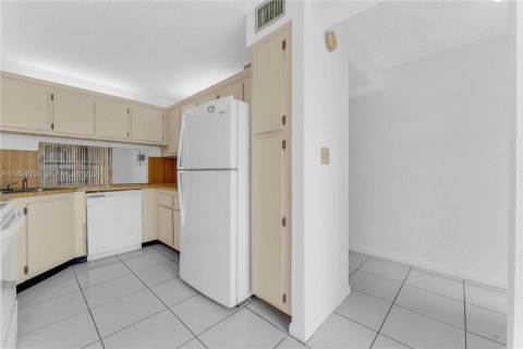 Copropriété à vendre à Miami Gardens, Floride: 2 chambres, 109.62 m2 № 2042100 - photo 22