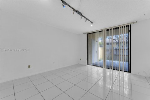 Copropriété à vendre à Miami Gardens, Floride: 2 chambres, 109.62 m2 № 2042100 - photo 27