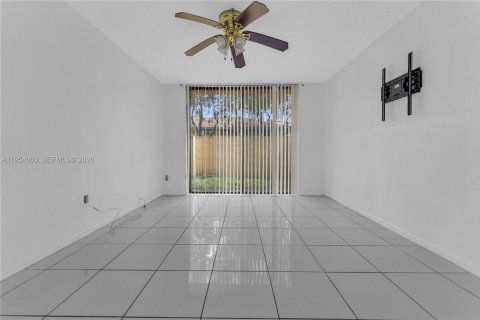 Copropriété à vendre à Miami Gardens, Floride: 2 chambres, 109.62 m2 № 2042100 - photo 19