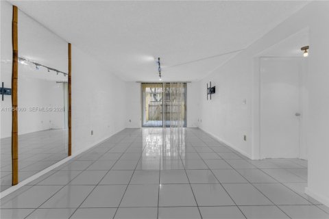 Copropriété à vendre à Miami Gardens, Floride: 2 chambres, 109.62 m2 № 2042100 - photo 8