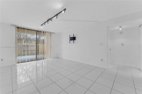 Copropriété à vendre à Miami Gardens, Floride: 2 chambres, 109.62 m2 № 2042100 - photo 26