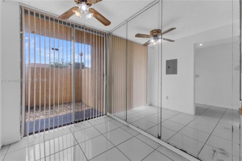 Copropriété à vendre à Miami Gardens, Floride: 2 chambres, 109.62 m2 № 2042100 - photo 16