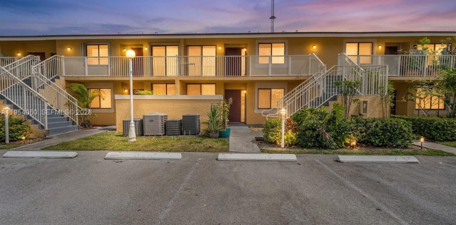 Condo à Miami Gardens, Floride, 2 chambres  № 2042100