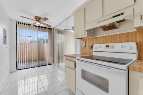 Copropriété à vendre à Miami Gardens, Floride: 2 chambres, 109.62 m2 № 2042100 - photo 14