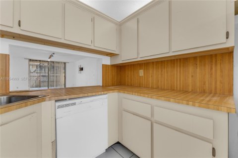 Copropriété à vendre à Miami Gardens, Floride: 2 chambres, 109.62 m2 № 2042100 - photo 12