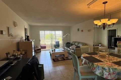 Condo in Sunrise, Florida, 2 bedrooms  № 1469147 - photo 10