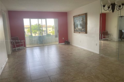 Condo in Sunrise, Florida, 2 bedrooms  № 1469147 - photo 13