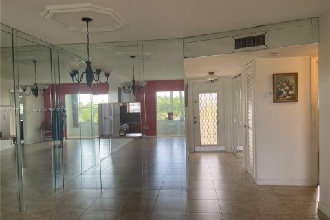 Condo in Sunrise, Florida, 2 bedrooms  № 1469147 - photo 19
