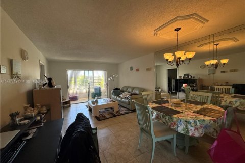 Condo in Sunrise, Florida, 2 bedrooms  № 1469147 - photo 8