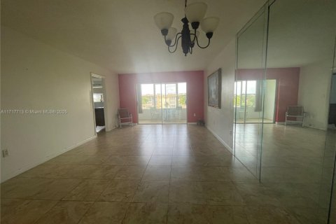 Condo in Sunrise, Florida, 2 bedrooms  № 1469147 - photo 17