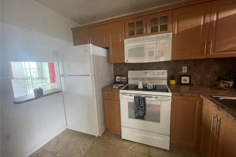 Condo in Sunrise, Florida, 2 bedrooms  № 1469147 - photo 6