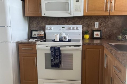 Condo in Sunrise, Florida, 2 bedrooms  № 1469147 - photo 5