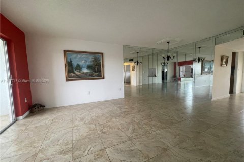 Condo in Sunrise, Florida, 2 bedrooms  № 1469147 - photo 11