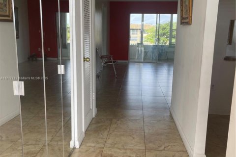 Condo in Sunrise, Florida, 2 bedrooms  № 1469147 - photo 22