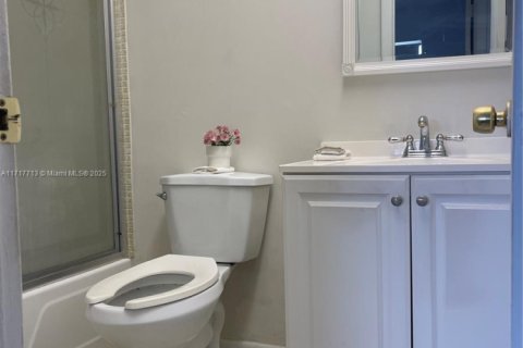 Condo in Sunrise, Florida, 2 bedrooms  № 1469147 - photo 25