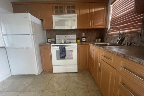 Condo in Sunrise, Florida, 2 bedrooms  № 1469147 - photo 3