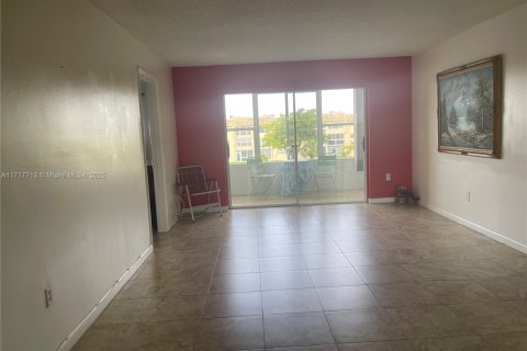 Condo in Sunrise, Florida, 2 bedrooms  № 1469147 - photo 15