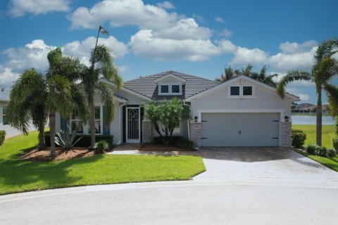 House in Port St. Lucie, Florida 5 bedrooms, 270.72 sq.m. № 2375885