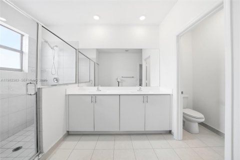 Touwnhouse à vendre à Miami, Floride: 3 chambres, 168.34 m2 № 2331504 - photo 16