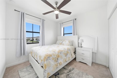Touwnhouse à vendre à Miami, Floride: 3 chambres, 168.34 m2 № 2331504 - photo 19