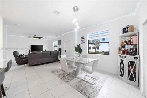 Touwnhouse à vendre à Miami, Floride: 3 chambres, 168.34 m2 № 2331504 - photo 2