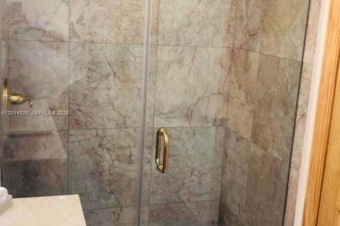 Condo in Aventura, Florida, 2 bedrooms № 2076282 - photo 9