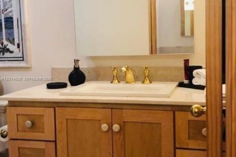 Condo in Aventura, Florida, 2 bedrooms № 2076282 - photo 16