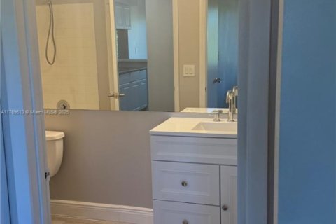 Condo in Tamarac, Florida, 1 bedroom  № 1691277 - photo 16